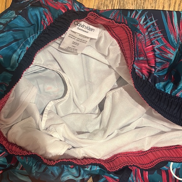 Calvin Klein swim trunks - Picture 5 of 11